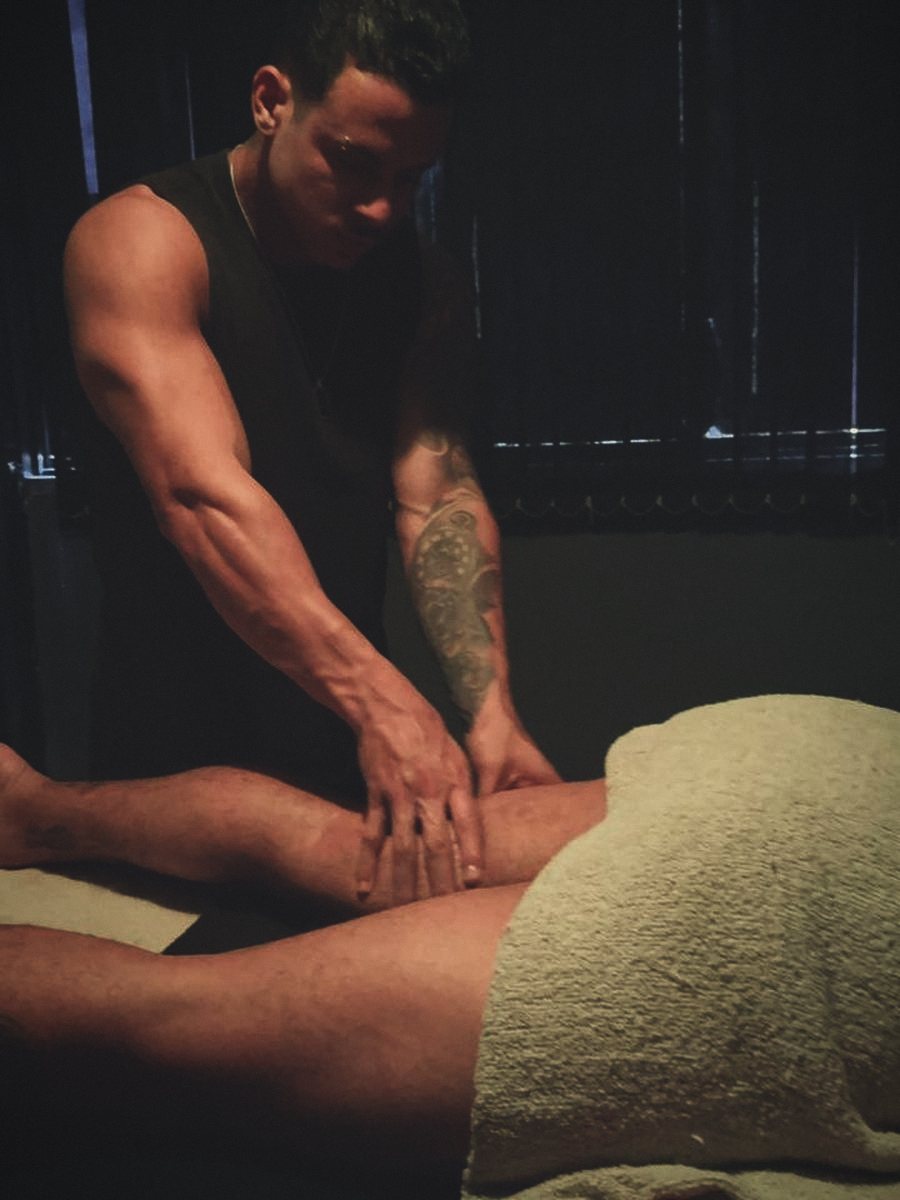 Sessão de terapia corporal com Vinicius Oliveira